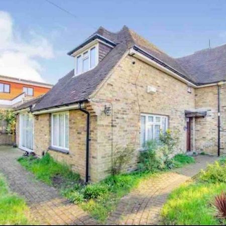 Lovely Cottage In The Heart Of Shirley- Croydon Eksteriør billede