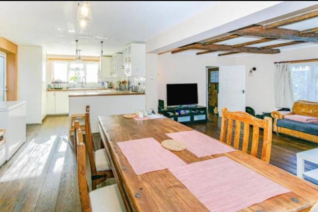 Lovely Cottage In The Heart Of Shirley- Croydon Eksteriør billede