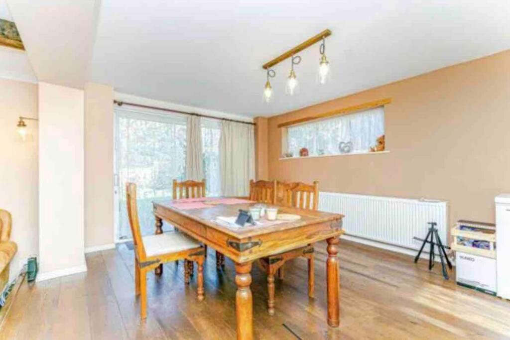 Lovely Cottage In The Heart Of Shirley- Croydon Eksteriør billede