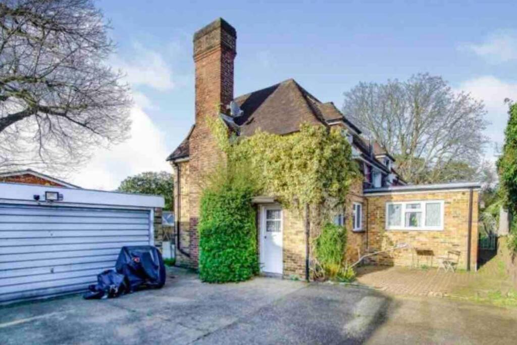 Lovely Cottage In The Heart Of Shirley- Croydon Eksteriør billede