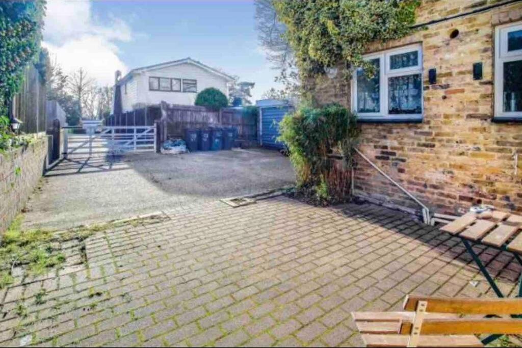 Lovely Cottage In The Heart Of Shirley- Croydon Eksteriør billede
